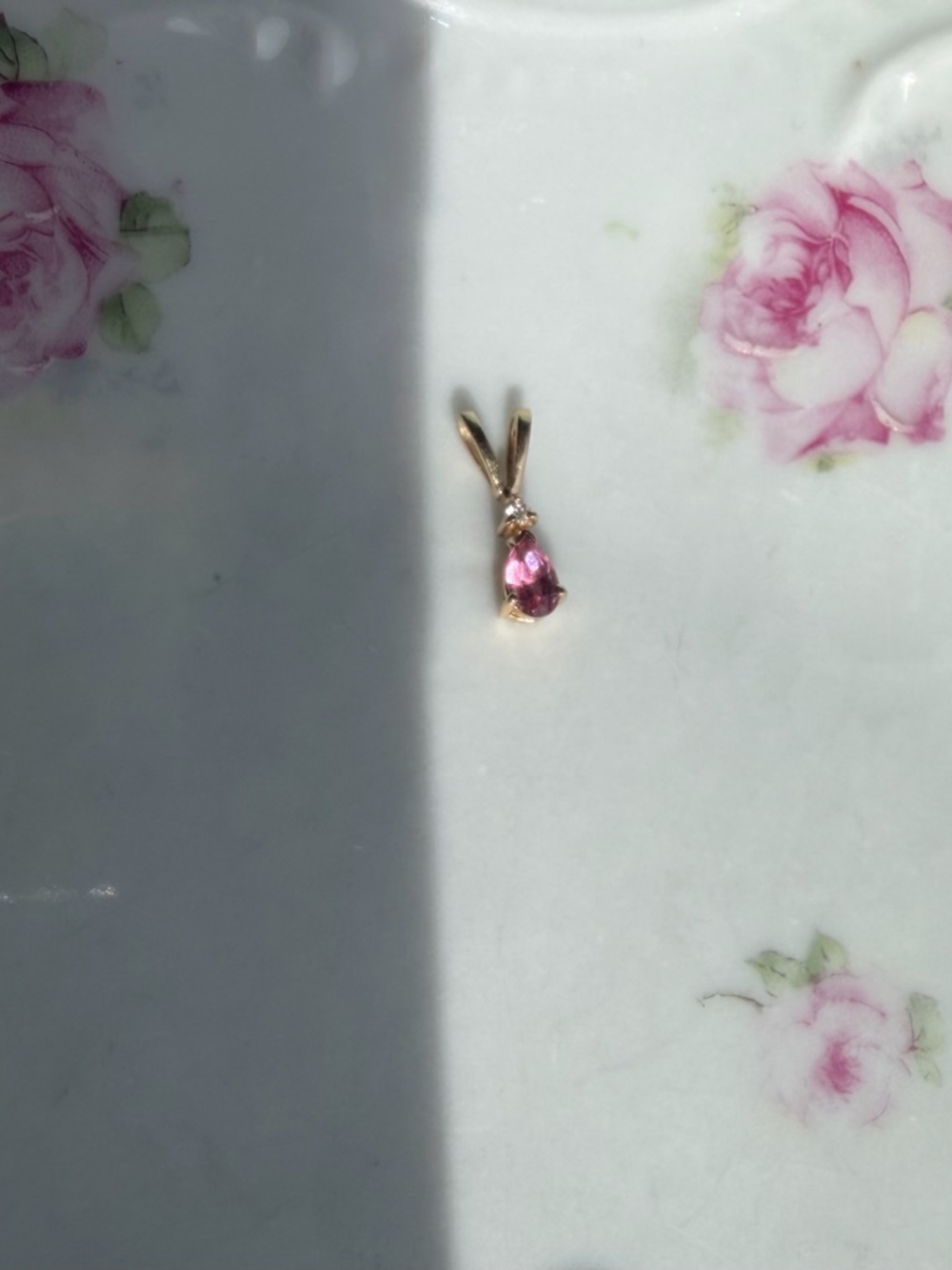 14k solid gold pink tourmaline pear teardrop pendant - mejuri catbird inspired - Picture 7 of 9